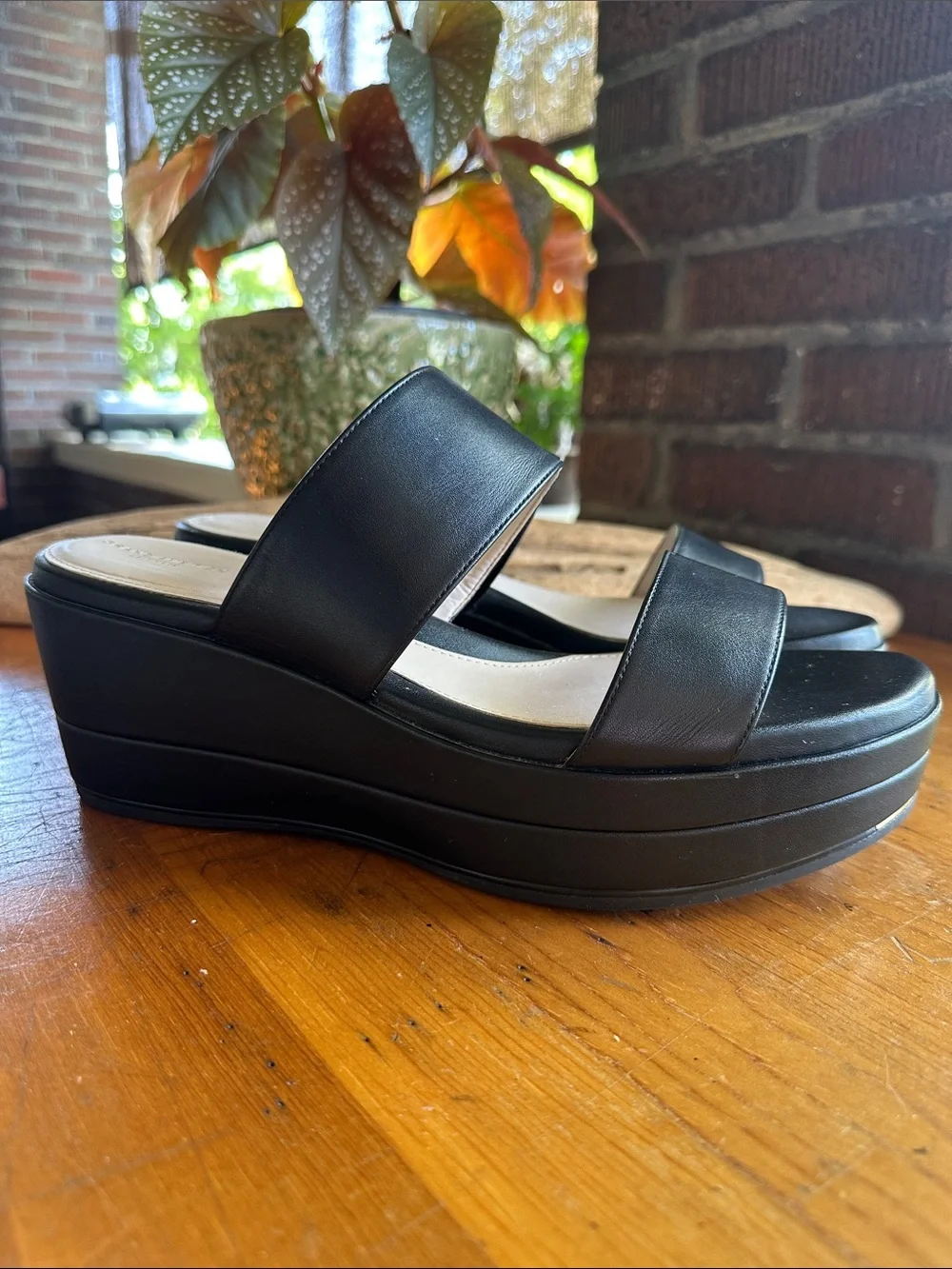 Cole Haan Grand Ambition smooth black leather platform slide/sandal. Size 10 - Picture 2 of 11